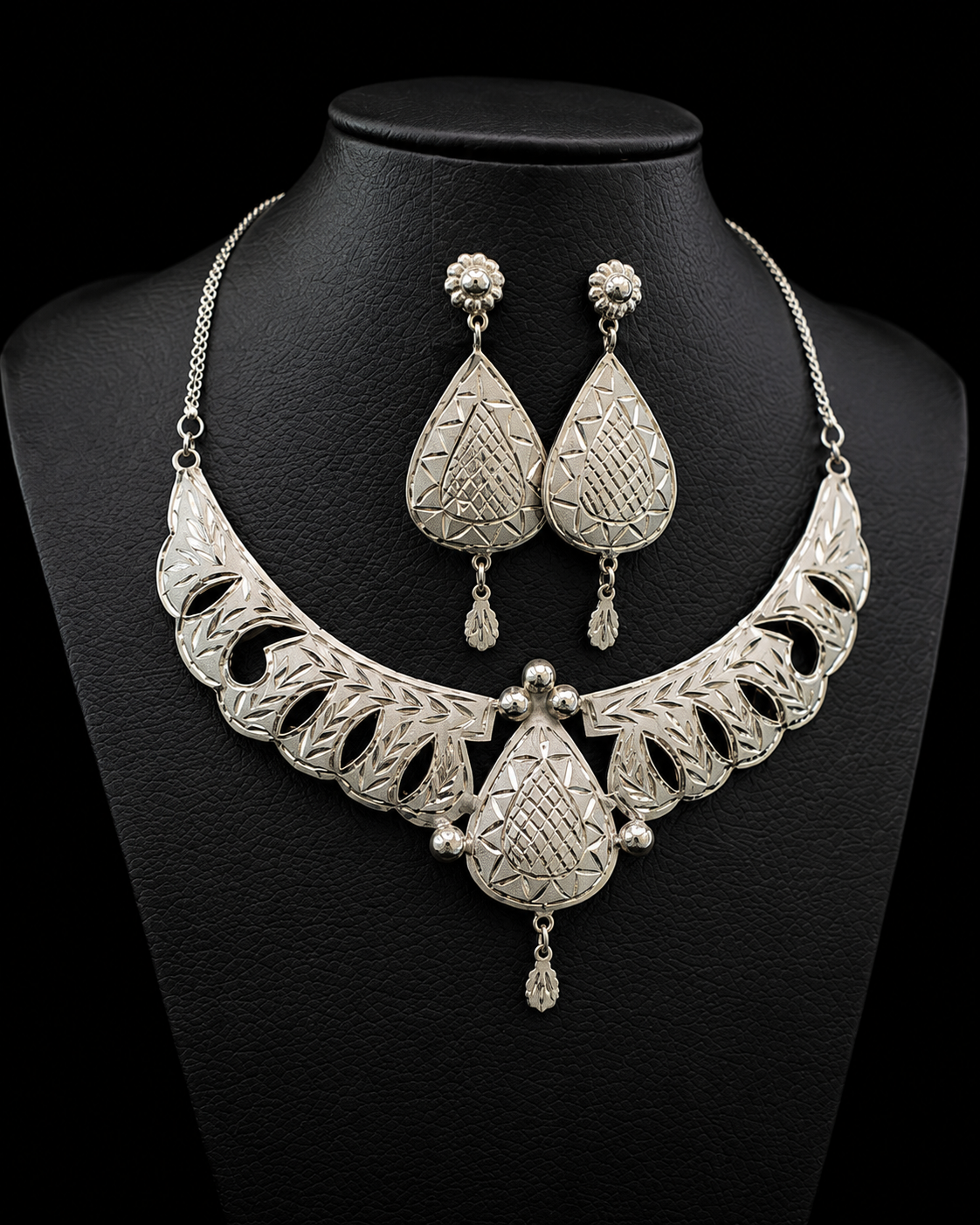 Elegant Silver Jewelry Set