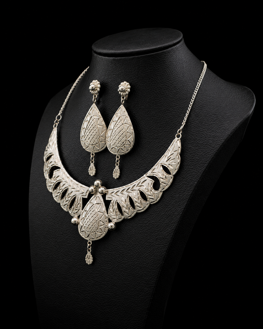 Elegant Silver Jewelry Set