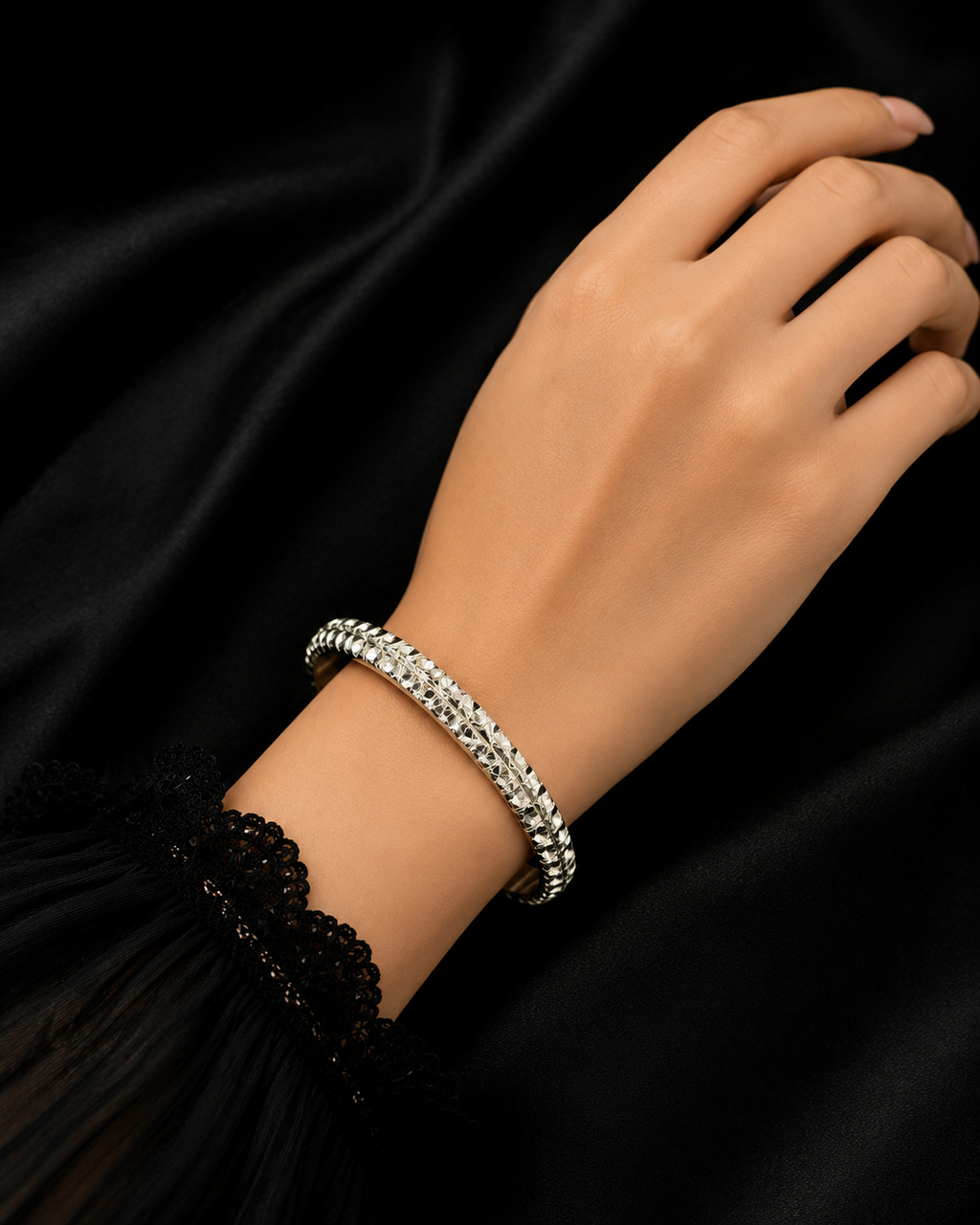 Elegant Textured Silver Bangle 8 pcs 88.4 gram