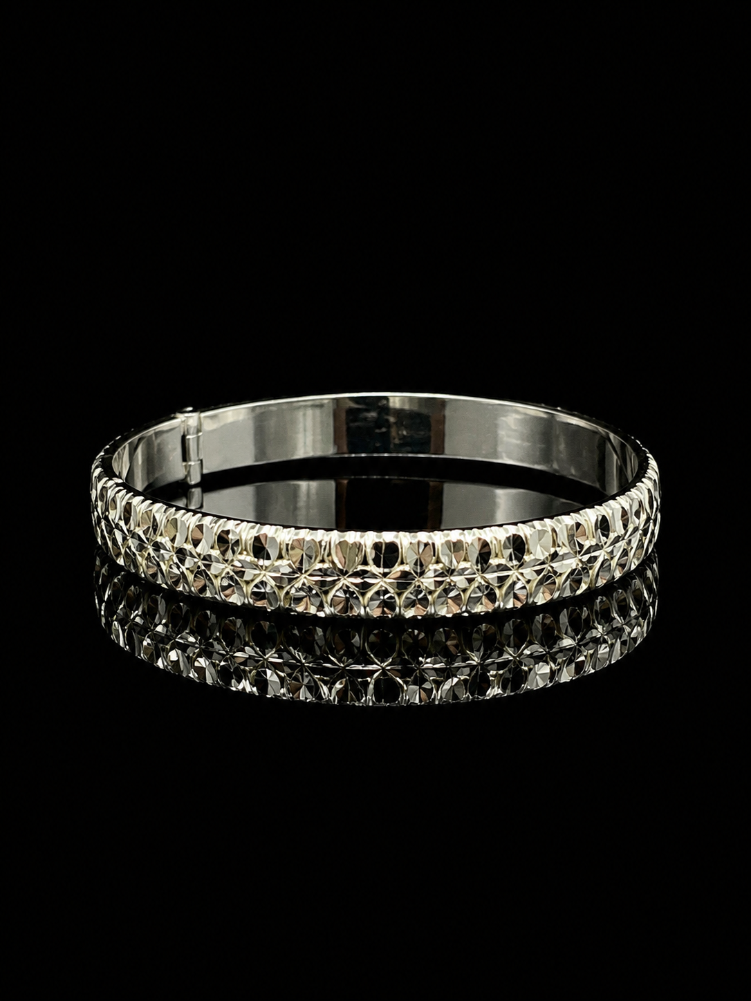 Elegant Textured Silver Bangle 8 pcs 88.4 gram